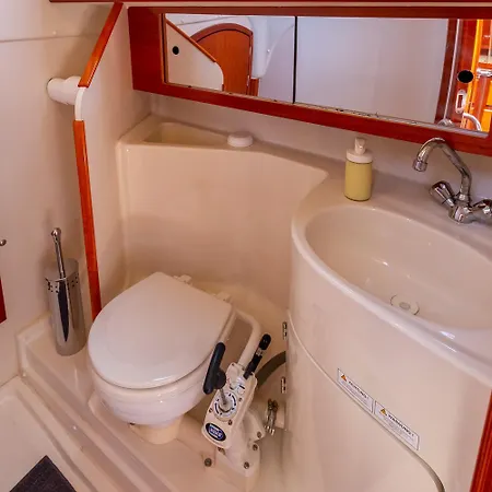 Stunning Boat 2 Bedrooms, Wc, High Ceiling Lisboa