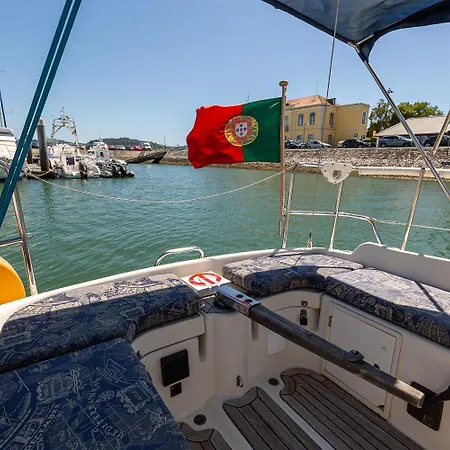 Hotel en barco Stunning Boat 2 Bedrooms, Wc, High Ceiling *