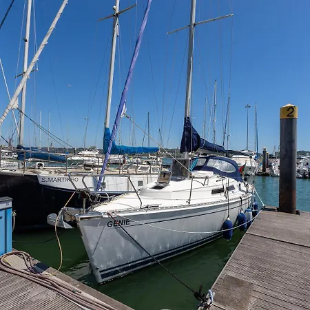 Stunning Boat 2 Bedrooms, Wc, High Ceiling *