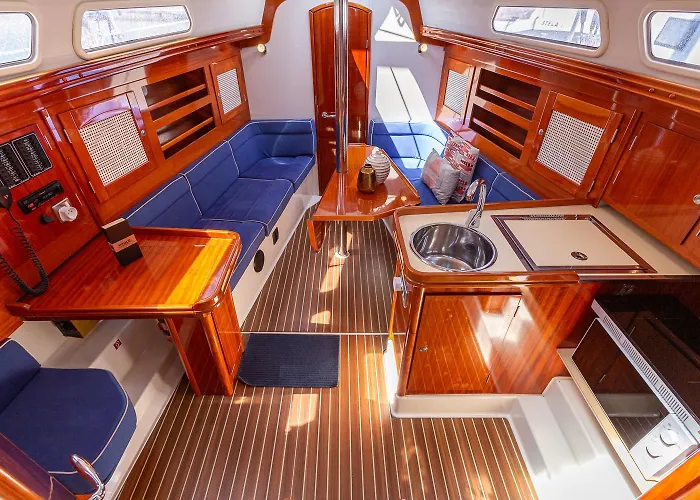 Stunning Boat 2 Bedrooms, Wc, High Ceiling